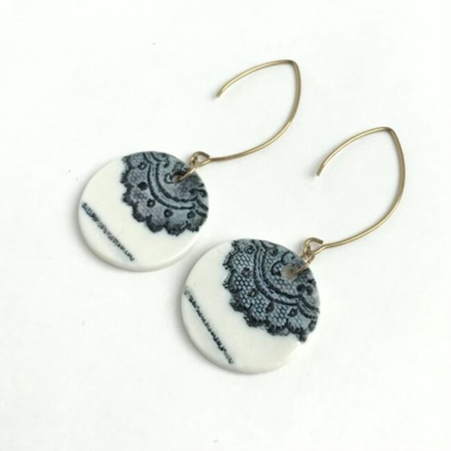 Boucles D'oreilles Pendantes Dentelle - Blanc - Alliage - Dormeuses - Neuf Avec étiquettes